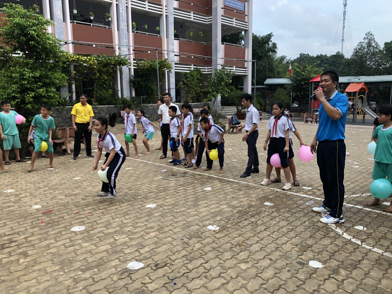 Trường TH Duy Tân tổ chức thành công ngày hội "Trò chơi dân gian"