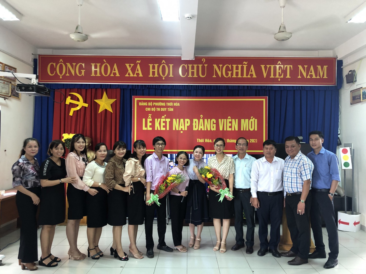 Lễ kết nạp Đảng viên mới của Chi bộ TH Duy Tân